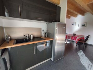 Micro-ondes, four, plaque de cuisson, lave-vaisselle