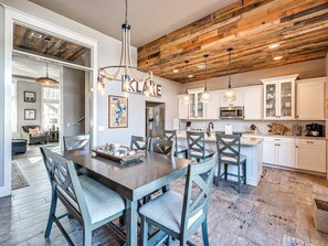 Réfrigérateur, four, plaque de cuisson, lave-vaisselle