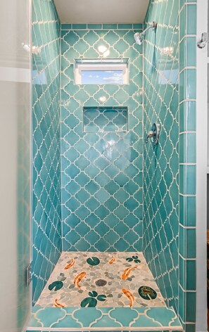 Shower, hair dryer, towels, shampoo