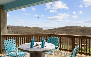 Outdoor dining - Golf Cart, Pool & Pet Friendly | Beachfront - Driftwood (Port Aransas)