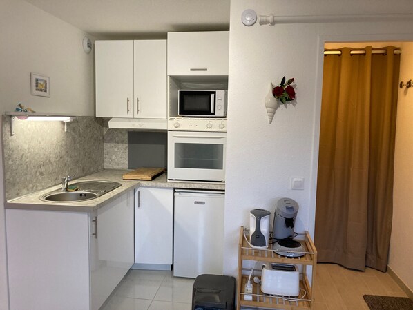 Fridge, microwave, oven, coffee/tea maker - Charming 2-room apartment with balcony near the beach (Villers-sur-Mer)