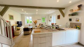 Réfrigérateur, micro-ondes, four, lave-vaisselle