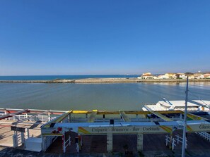 Utsikt mot strand/hav