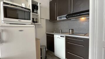 Fridge, microwave, dishwasher, coffee/tea maker