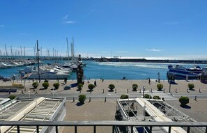 Marina - Sunlit Apartment in Cambrils Center - Wi-Fi, A/C, Close to Attractions (Cambrils)