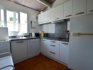 Kylskåp, mikrovågsugn, ugn och spishäll