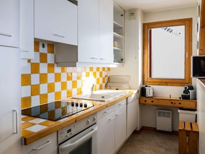 Frigorifero, microonde, forno, lavastoviglie
