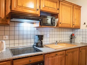 Réfrigérateur, micro-ondes, four, lave-vaisselle