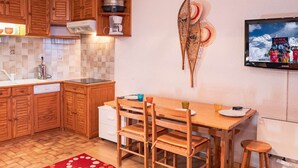Dining - Cozy Apartment in Val Thorens - 4 pers - Balcony - Near Slopes (Val Thorens)