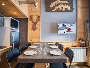 Dining - Renovated Duplex-Mezzanine in Val Thorens – Sleeps 4, Mountain View, Ski-In/Ski-Out, Balcony (Val Thorens)