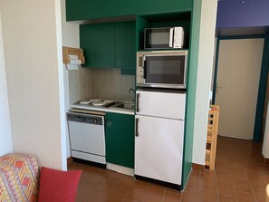Private kitchen - Apartment 2BR+2 Cabins, Terrace, Parking, 8 Pers - Port Camargue (Port Camargue)