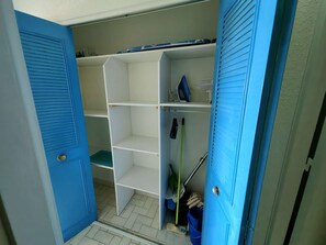 Interior - Alcove studio for 4, parking, AC, 20m from beach (Cap d'Agde)