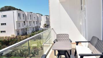 Standard Apartment, Multiple Bedrooms (White Moon Apartment 301) | Property grounds