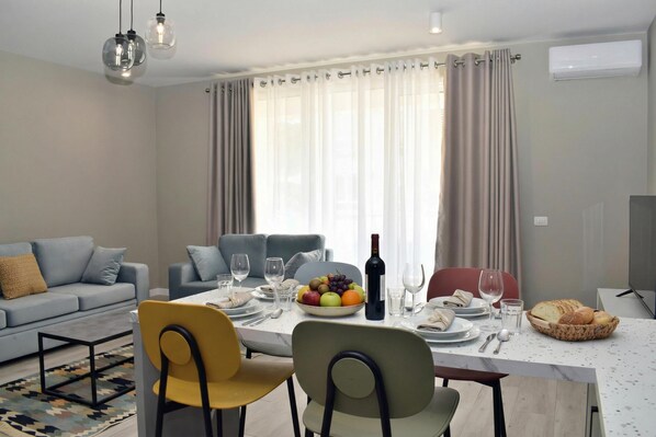 Dining - White Moon Apartments (Ishëm)