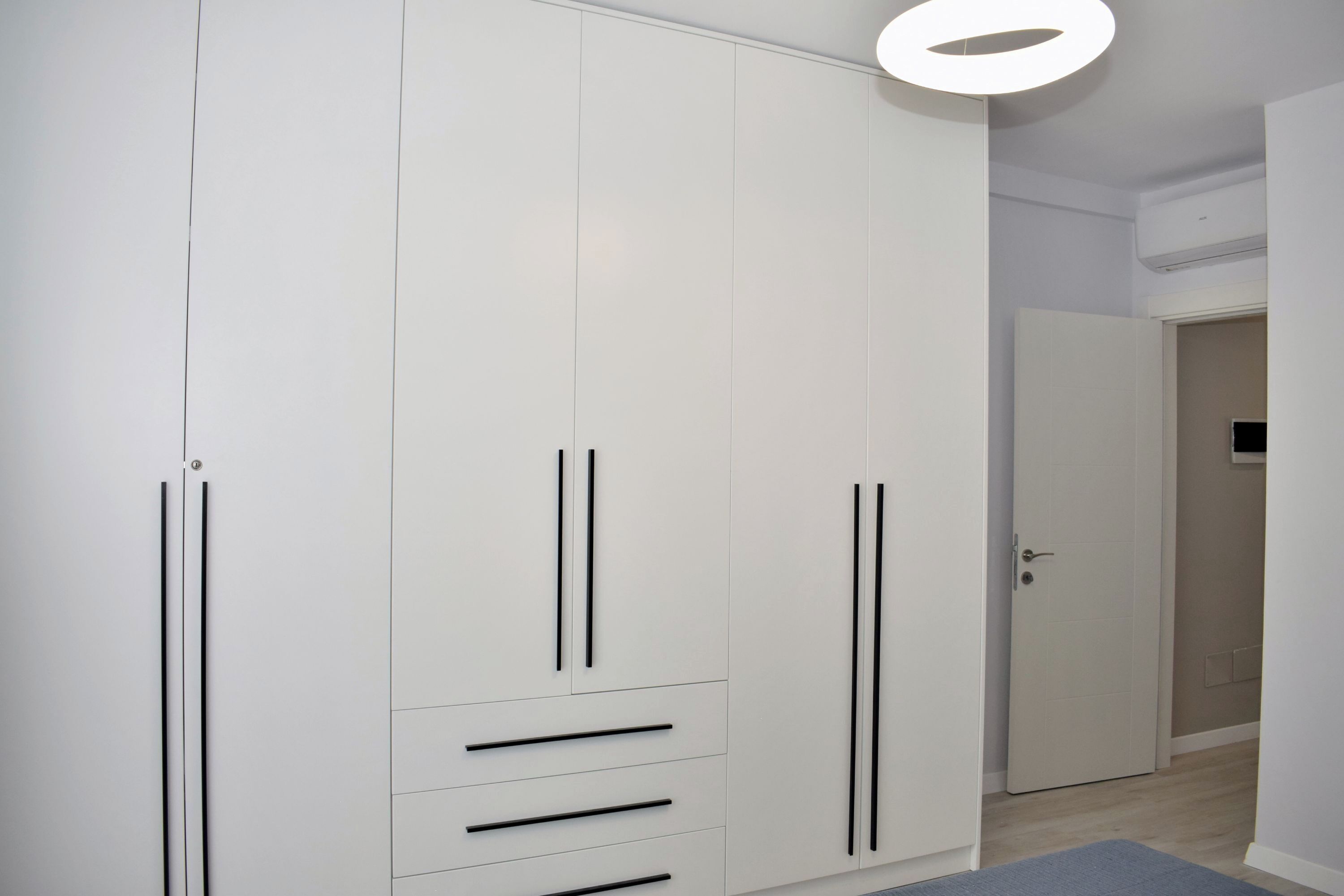 Appartement Standard, plusieurs chambres (White Moon Apartment 301) | Armoire