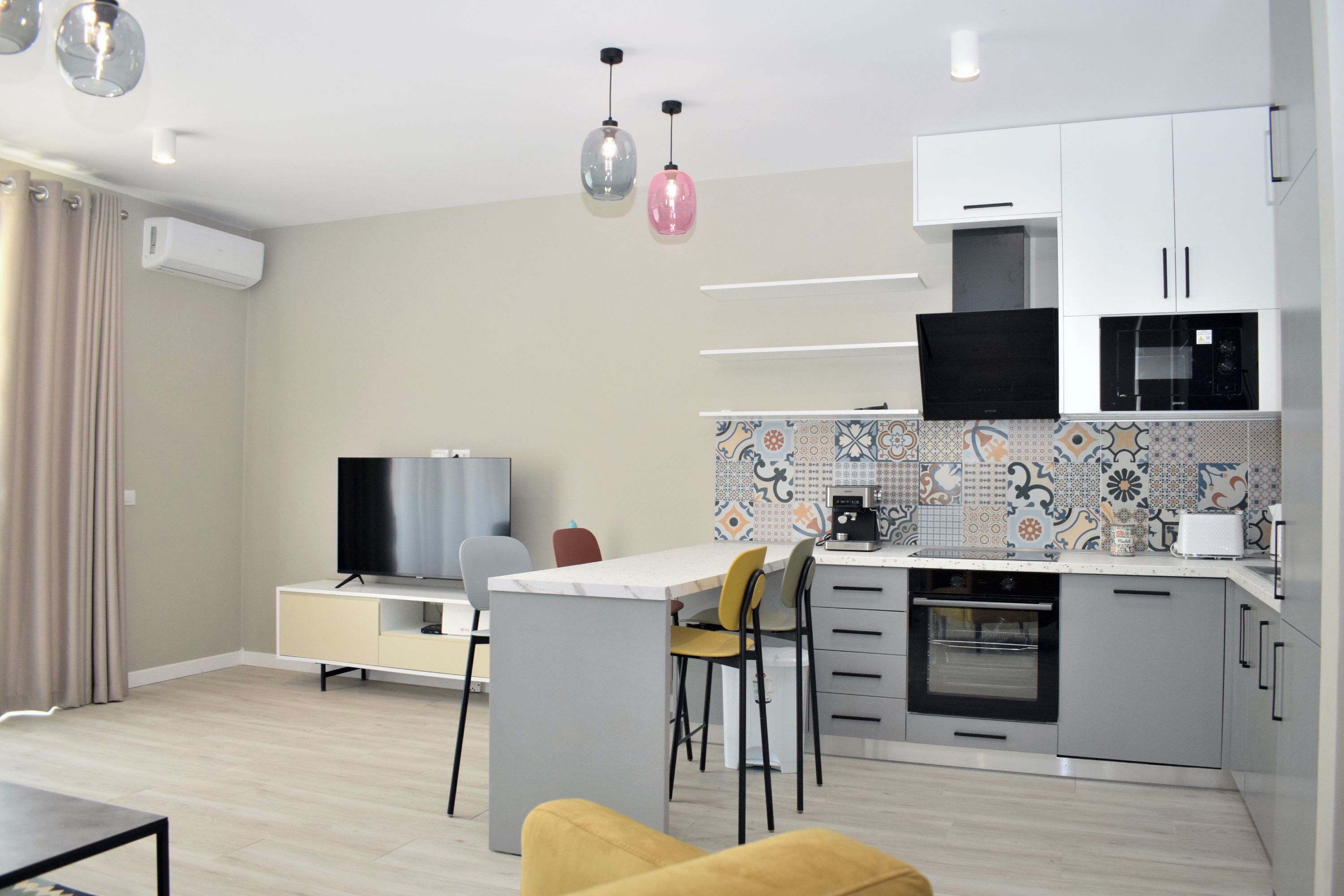Standard Apartment, Multiple Bedrooms (White Moon Apartment 301) | Private kitchen | Fridge, microwave, oven, stovetop