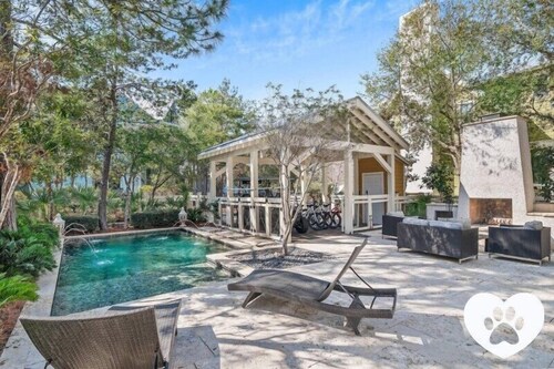 Under New Management |Pet Friendly | new golf cart & bikes included| Sleeps 8