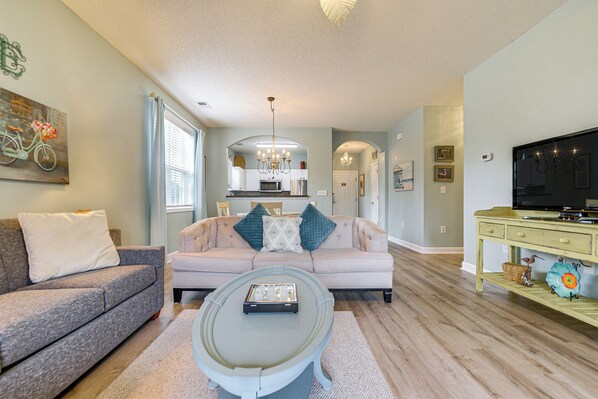 Interior - 3 Mi to Beach: North Myrtle Beach Condo w/ Patio! (North Myrtle Beach)