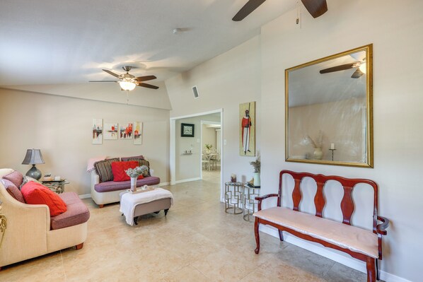 House (3 Bedrooms) | Interior