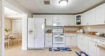 Cozy Jacksonville Home ~ 12 Mi to Downtown!