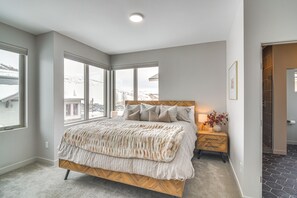 4 bedrooms, iron/ironing board, bed sheets - Granby Retreat w/ Community Pool: Ski-in/ski-out! (Granby)