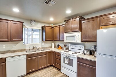 Fire Pit + Covered Patio: Bullhead City Escape!