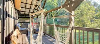 Fireside Evenings: Red River Gorge Gem w/ Hot Tub