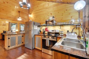 House (2 Bedrooms) | Interior
