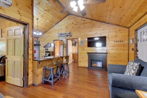 House (2 Bedrooms) | Interior