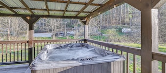 Private Hot Tub: Dog-friendly Red River Gorge Home