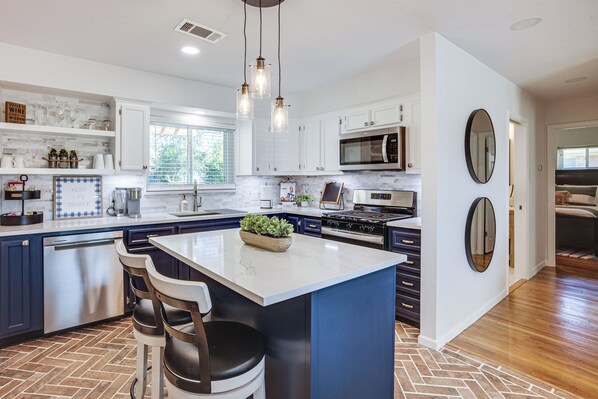 Cottage (2 Bedrooms) | Interior - Pet-friendly Tomball Cottage: Steps to Downtown! (Tomball)