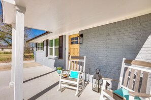 Cottage (2 Bedrooms) | Interior - Pet-friendly Tomball Cottage: Steps to Downtown! (Tomball)