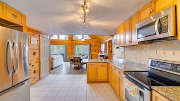 House (6 Bedrooms) | Interior