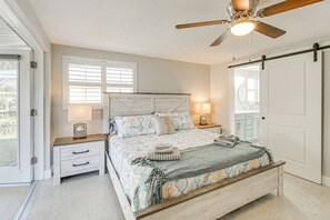 3 bedrooms, free cots/infant beds, bed sheets - Englewood Vacation Rental ~ 2 Mi to Beach! (Englewood)