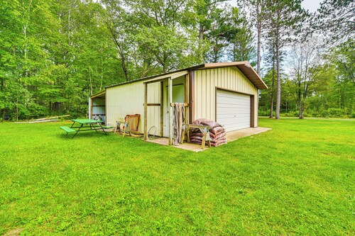 Hayward Home w/ Private Deck, Fire Pit & Kayak!