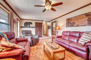 House (3 Bedrooms) | Interior