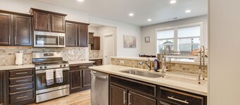 Modern Eugene Home: 2 Mi to University of Oregon!