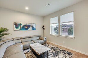 Interior - 2 Mi to University of Oregon: Modern Eugene Home! (Eugene)