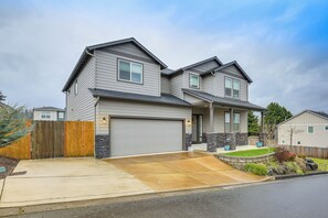 Interior - 2 Mi to University of Oregon: Modern Eugene Home! (Eugene)