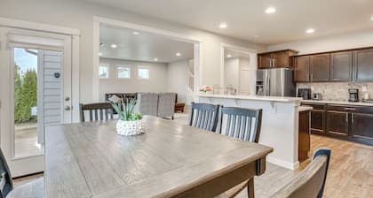 2 Mi to University of Oregon: Modern Eugene Home!