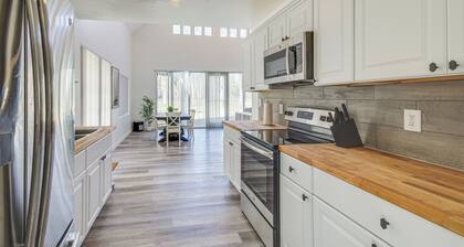 Spacious Lexington Home w/ Fire Pit: Hunt & Fish!