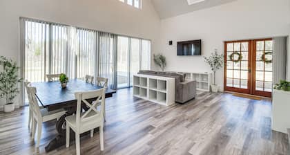 Spacious Lexington Home w/ Fire Pit: Hunt & Fish!