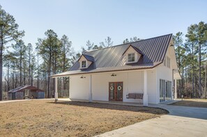 House (3 Bedrooms) | Interior - Spacious Lexington Home w/ Fire Pit: Hunt & Fish! (Lexington)