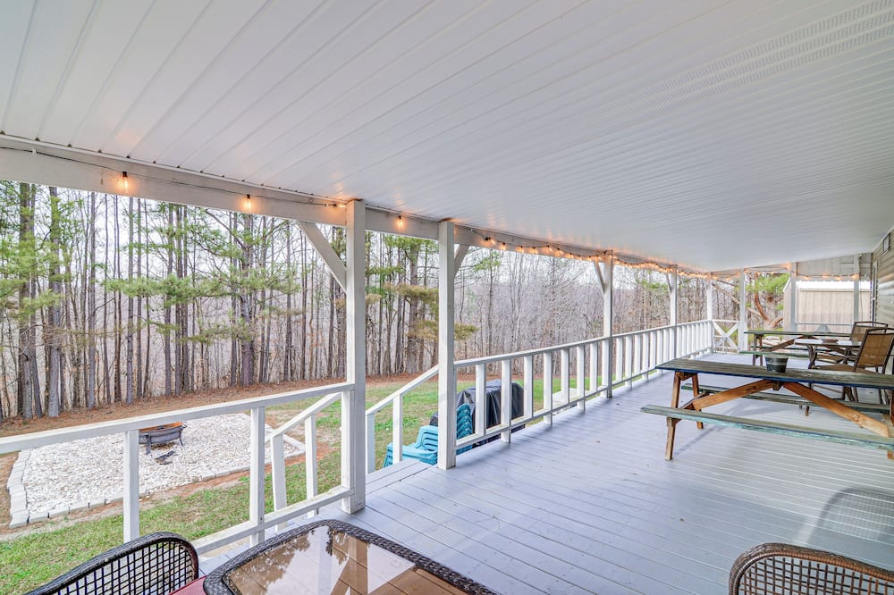 Monticello Home w/ Deck & Fire Pit < 1 Mi to Water - Monticello, KY