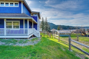 Apartment (0 Bedroom) | Interior - Quaint Mount Vernon Studio Rental w/ Big Lake View (Mount Vernon)