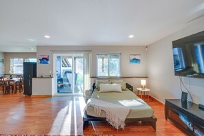 Apartment (0 Bedroom) | Interior - Quaint Mount Vernon Studio Rental w/ Big Lake View (Mount Vernon)