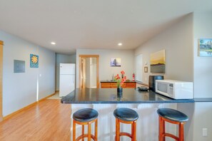 Apartment (0 Bedroom) | Interior - Quaint Mount Vernon Studio Rental w/ Big Lake View (Mount Vernon)