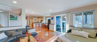 Quaint Mount Vernon Studio Rental w/ Big Lake View