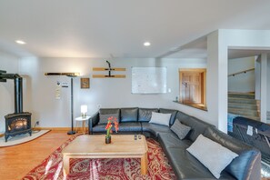 Apartment (0 Bedroom) | Interior - Quaint Mount Vernon Studio Rental w/ Big Lake View (Mount Vernon)
