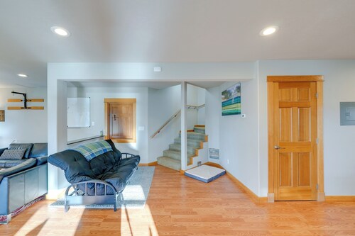 Quaint Mount Vernon Studio Rental w/ Big Lake View